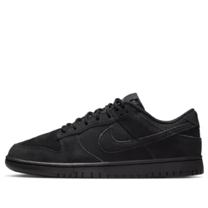 Dunk Low SE ‘Triple Black’