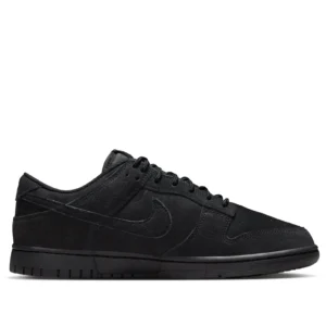 Dunk Low SE ‘Triple Black’